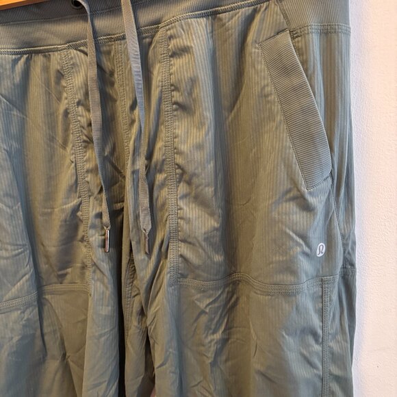 Lululemon Dance Studio Mid-Rise Pant Regular Size 8 in Dark Forest - Picture 3 of 4